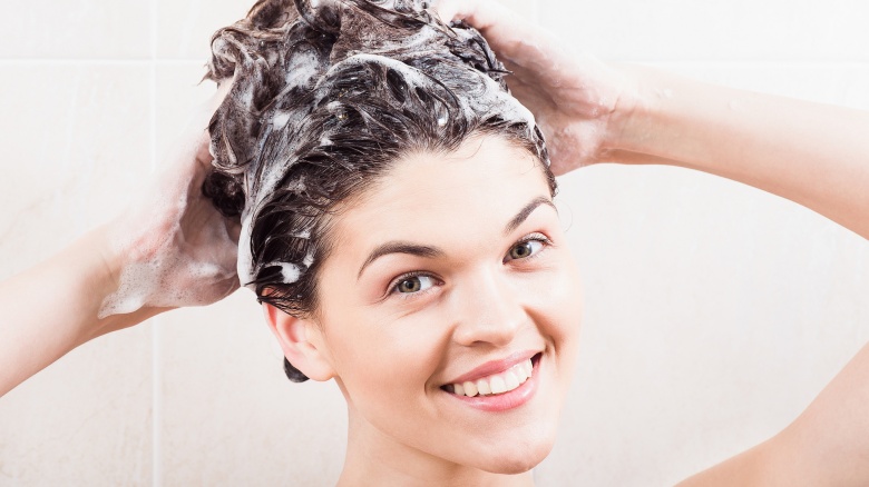 Things every woman should avoid when washing her hair