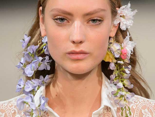 21 Flower Earrings to Satisfy Your Floral Obsession This Summer