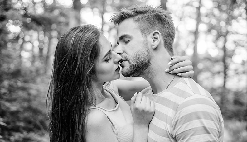 Simple Peck or Steamy Makeout? What You Can Learn from a First Kiss