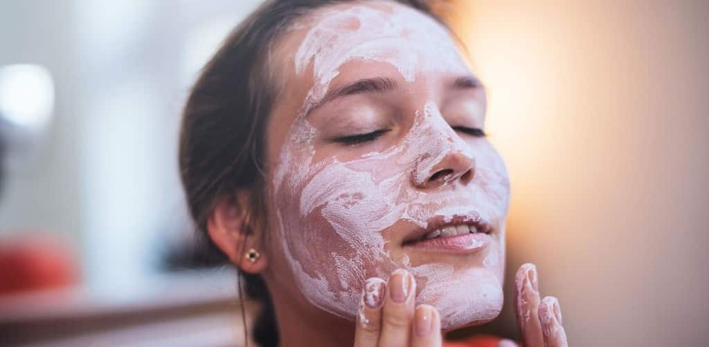 Why You Should Wear a Hydrating Overnight Mask